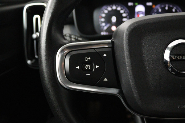 Volvo XC40 2.0 T4 Inscription (TREKHAAK, STOEL/STUUR VERWARMING, ACHTERUITRIJCAMERA, NAVIGATIE, SENSOREN, NL-AUTO)