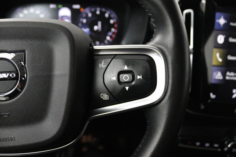 Volvo XC40 2.0 T4 Inscription (TREKHAAK, STOEL/STUUR VERWARMING, ACHTERUITRIJCAMERA, NAVIGATIE, SENSOREN, NL-AUTO)