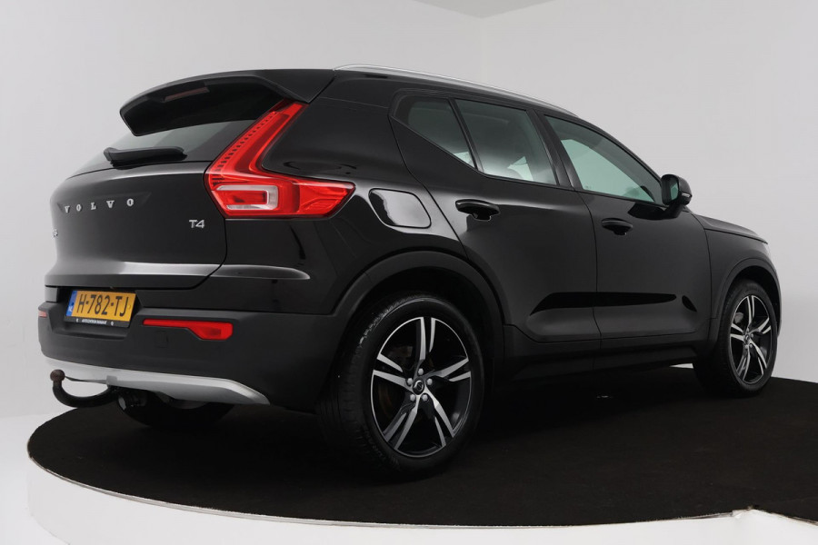 Volvo XC40 2.0 T4 Inscription (TREKHAAK, STOEL/STUUR VERWARMING, ACHTERUITRIJCAMERA, NAVIGATIE, SENSOREN, NL-AUTO)