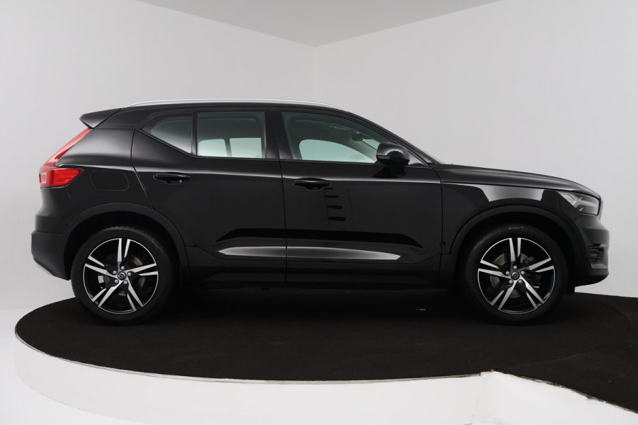 Volvo XC40 2.0 T4 Inscription (TREKHAAK, STOEL/STUUR VERWARMING, ACHTERUITRIJCAMERA, NAVIGATIE, SENSOREN, NL-AUTO)