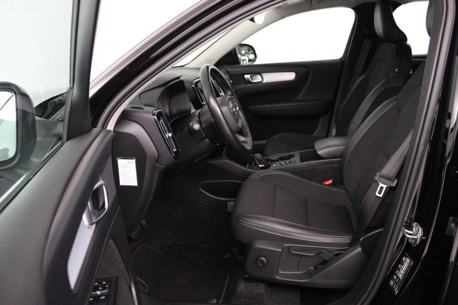 Volvo XC40 2.0 T4 Inscription (TREKHAAK, STOEL/STUUR VERWARMING, ACHTERUITRIJCAMERA, NAVIGATIE, SENSOREN, NL-AUTO)