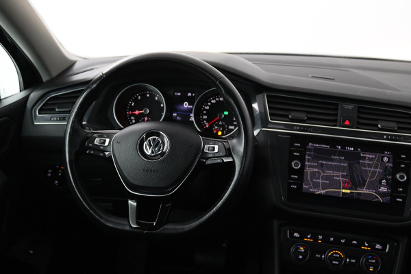 Volkswagen Tiguan Allspace 1.5 TSI Comfortline Business (PANORAMADAK, TREKHAAK, CAMERA, STOELVERWARMING, CARPLAY, CRUISE ADAPTIEF)