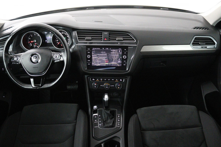 Volkswagen Tiguan Allspace 1.5 TSI Comfortline Business (PANORAMADAK, TREKHAAK, CAMERA, STOELVERWARMING, CARPLAY, CRUISE ADAPTIEF)