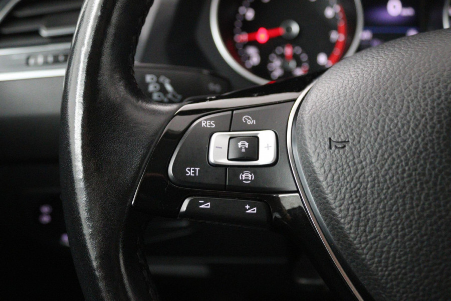 Volkswagen Tiguan Allspace 1.5 TSI Comfortline Business (PANORAMADAK, TREKHAAK, CAMERA, STOELVERWARMING, CARPLAY, CRUISE ADAPTIEF)