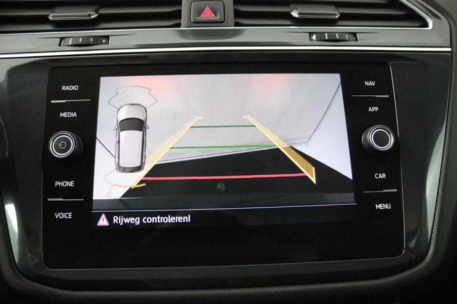 Volkswagen Tiguan Allspace 1.5 TSI Comfortline Business (PANORAMADAK, TREKHAAK, CAMERA, STOELVERWARMING, CARPLAY, CRUISE ADAPTIEF)