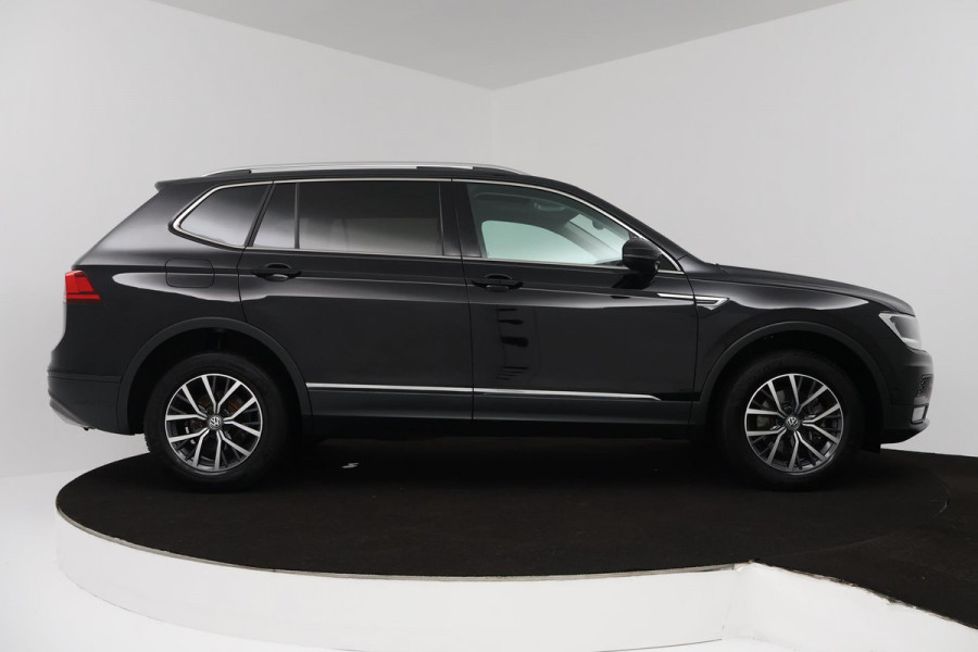Volkswagen Tiguan Allspace 1.5 TSI Comfortline Business (PANORAMADAK, TREKHAAK, CAMERA, STOELVERWARMING, CARPLAY, CRUISE ADAPTIEF)