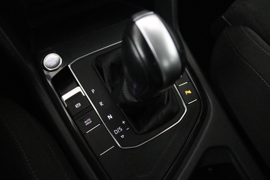 Volkswagen Tiguan Allspace 1.5 TSI Comfortline Business (PANORAMADAK, TREKHAAK, CAMERA, STOELVERWARMING, CARPLAY, CRUISE ADAPTIEF)