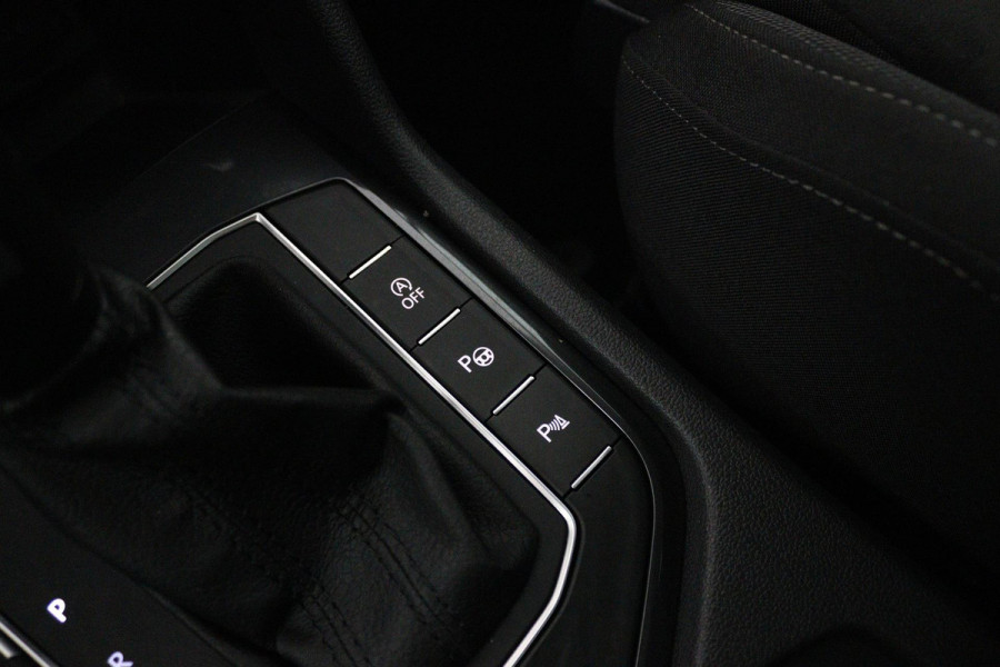 Volkswagen Tiguan Allspace 1.5 TSI Comfortline Business (PANORAMADAK, TREKHAAK, CAMERA, STOELVERWARMING, CARPLAY, CRUISE ADAPTIEF)