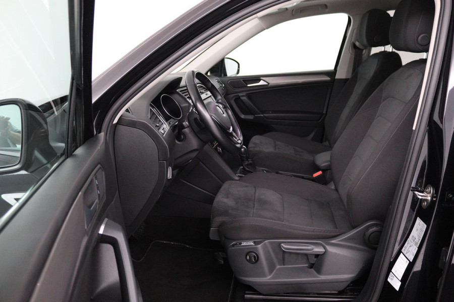 Volkswagen Tiguan Allspace 1.5 TSI Comfortline Business (PANORAMADAK, TREKHAAK, CAMERA, STOELVERWARMING, CARPLAY, CRUISE ADAPTIEF)