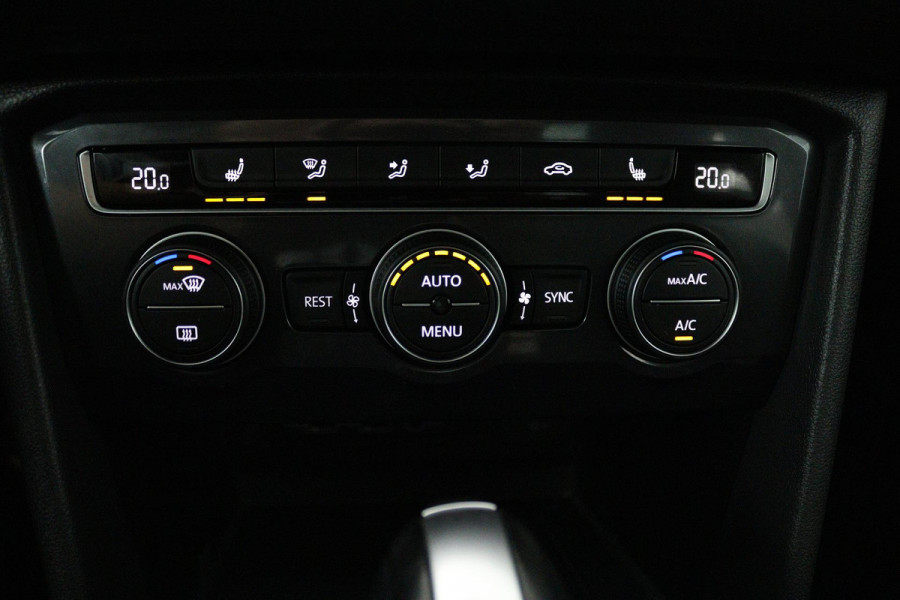 Volkswagen Tiguan Allspace 1.5 TSI Comfortline Business (PANORAMADAK, TREKHAAK, CAMERA, STOELVERWARMING, CARPLAY, CRUISE ADAPTIEF)