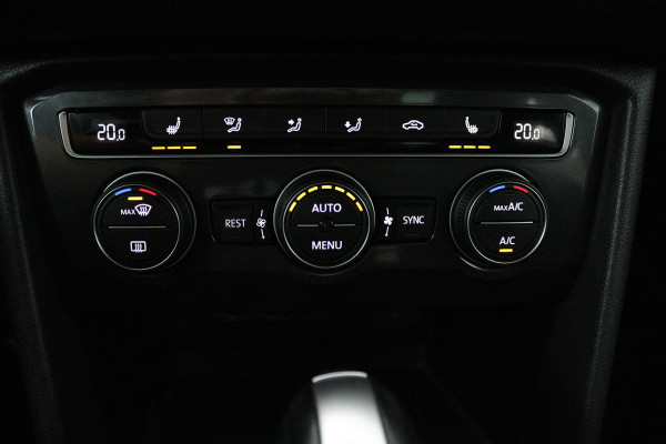 Volkswagen Tiguan Allspace 1.5 TSI Comfortline Business (PANORAMADAK, TREKHAAK, CAMERA, STOELVERWARMING, CARPLAY, CRUISE ADAPTIEF)