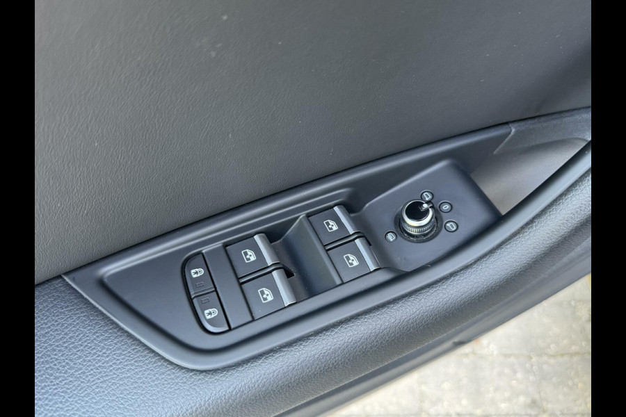Audi A4 Avant 35 TFSI S edition Automaat | Navigatiesysteem | Climate control | Cruise control | Draadloze telefoonlader | 18 inch licht