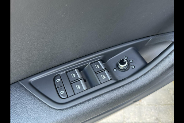 Audi A4 Avant 35 TFSI S edition Automaat | Navigatiesysteem | Climate control | Cruise control | Draadloze telefoonlader | 18 inch licht