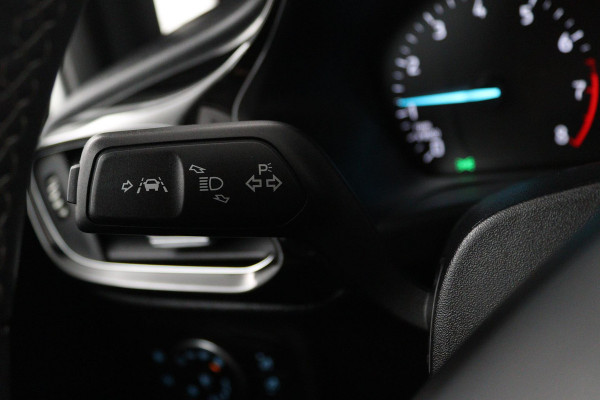 Ford Fiesta 1.0 EcoBoost Titanium Business (NAVIGATIE, PARKEERSENSOREN, ACHTERUITRIJCAMERA, CRUISE ADAPTIEF, NL-AUTO)