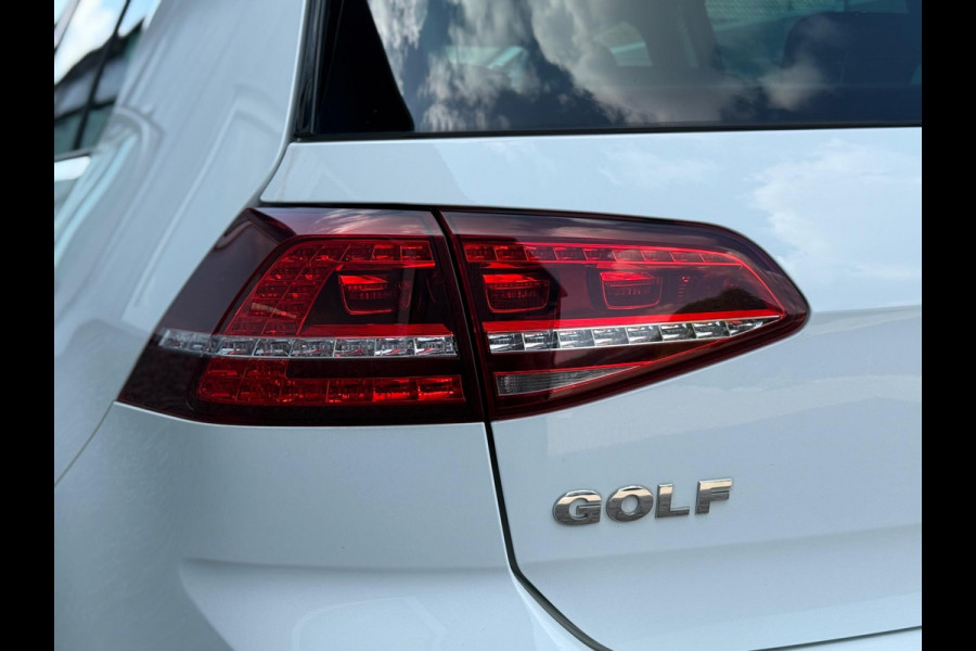 Volkswagen Golf 1.0 TSI CarPlay Camera LED