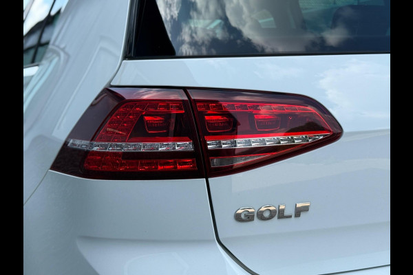 Volkswagen Golf 1.0 TSI CarPlay Camera LED