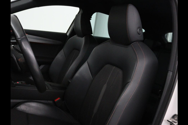 CUPRA Formentor 1.4 eHybrid | Stoel & Stuurverwarming | Camera | Adaptive cruise | Carplay | Full LED | Sfeerverlichting