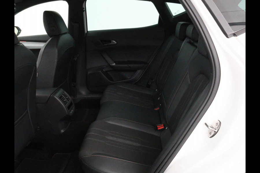 CUPRA Formentor 1.4 eHybrid | Stoel & Stuurverwarming | Camera | Adaptive cruise | Carplay | Full LED | Sfeerverlichting