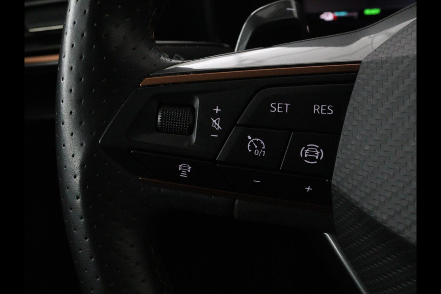 CUPRA Formentor 1.4 eHybrid | Stoel & Stuurverwarming | Camera | Adaptive cruise | Carplay | Full LED | Sfeerverlichting