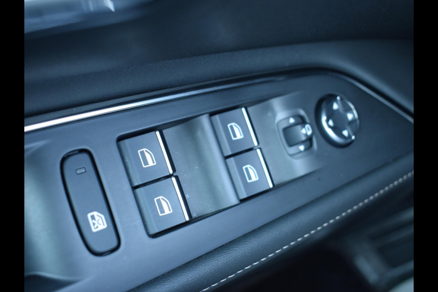 Peugeot 5008 1.6 PureTech GT AUTOMAAT | SCHUIFDAK | LEREN BEKLEDING | NAVI & CARPLAY | ACHTERUITRIJCAMERA |