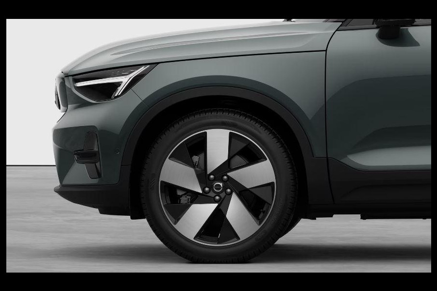 Volvo EX40 Single Motor Extended Range Plus 82 kWh / 360 camera / Dak in contrasterende kleur, Black Stone / Extra getint glas / Lounge-pakket