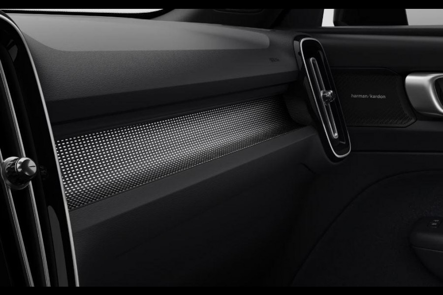 Volvo EX40 Single Motor Extended Range Plus 82 kWh / 360 camera / Dak in contrasterende kleur, Black Stone / Extra getint glas / Lounge-pakket
