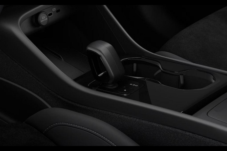 Volvo EX40 Single Motor Extended Range Plus 82 kWh / 360 camera / Dak in contrasterende kleur, Black Stone / Extra getint glas / Lounge-pakket