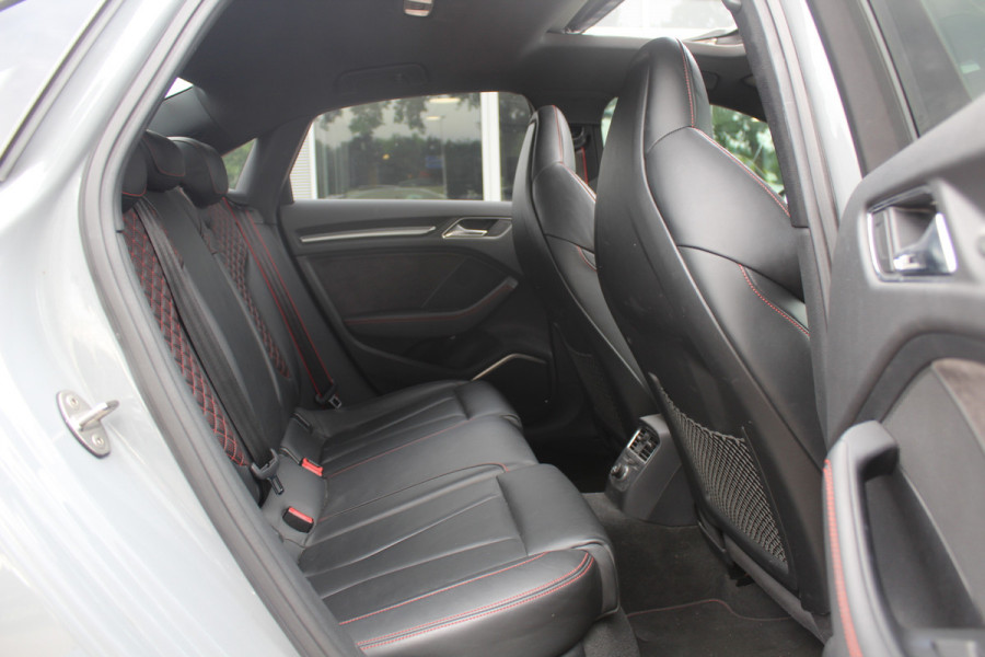 Audi RS3 Limousine 2.5 TFSI quattro / Full option! / Panoramadak / Camera / RS Seats / 19'' / Matrix LED / Virtual Cockpit / B&O / DAB / Audi Magnetic Ride / Navigatie / Stoelverwarming / ACC