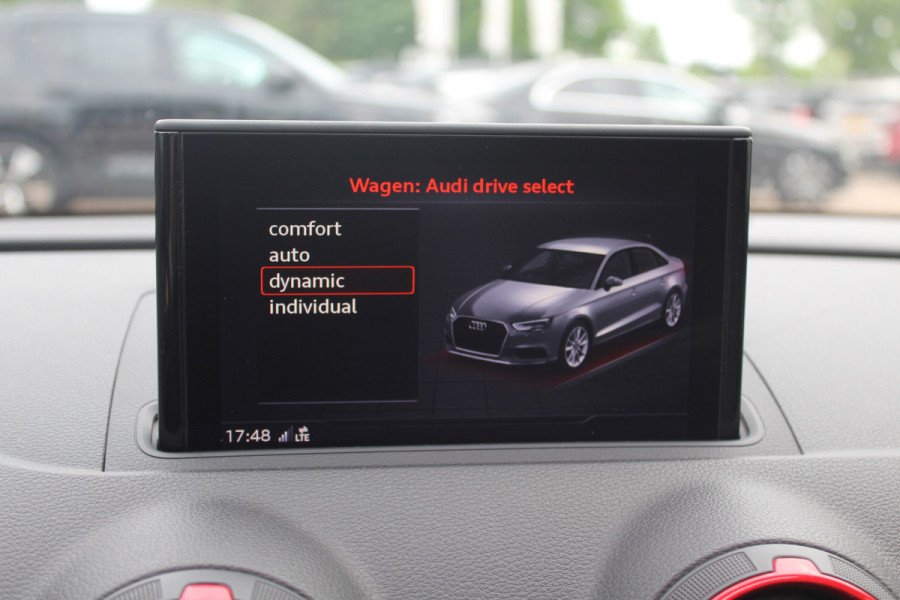 Audi RS3 Limousine 2.5 TFSI quattro / Full option! / Panoramadak / Camera / RS Seats / 19'' / Matrix LED / Virtual Cockpit / B&O / DAB / Audi Magnetic Ride / Navigatie / Stoelverwarming / ACC