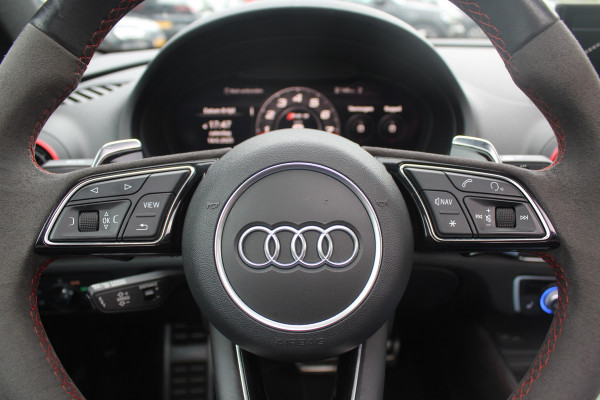 Audi RS3 Limousine 2.5 TFSI quattro / Full option! / Panoramadak / Camera / RS Seats / 19'' / Matrix LED / Virtual Cockpit / B&O / DAB / Audi Magnetic Ride / Navigatie / Stoelverwarming / ACC