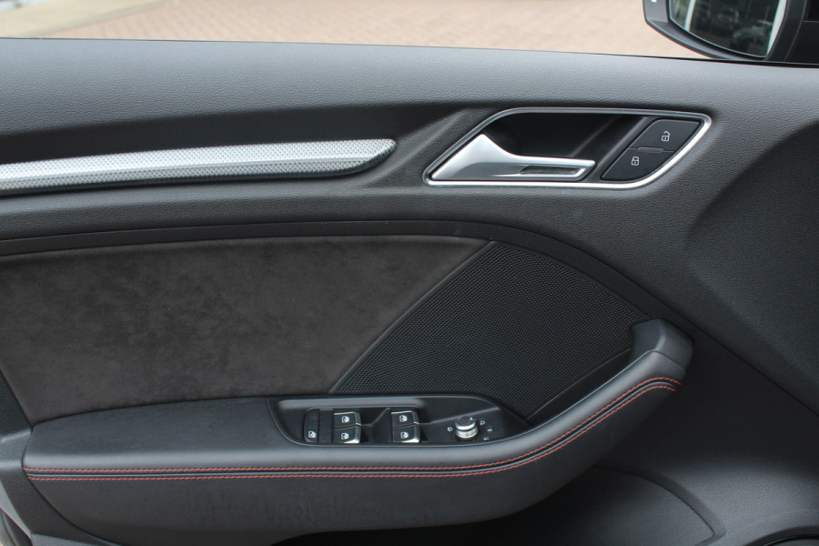 Audi RS3 Limousine 2.5 TFSI quattro / Full option! / Panoramadak / Camera / RS Seats / 19'' / Matrix LED / Virtual Cockpit / B&O / DAB / Audi Magnetic Ride / Navigatie / Stoelverwarming / ACC