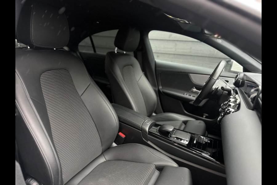 Mercedes-Benz CLA-Klasse 180 AUTOMAAT business solution, digitaal cocpit , nieuw model, NL auto met nationale auto pas