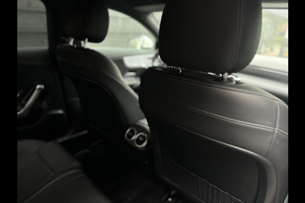 Mercedes-Benz CLA-Klasse 180 AUTOMAAT business solution, digitaal cocpit , nieuw model, NL auto met nationale auto pas