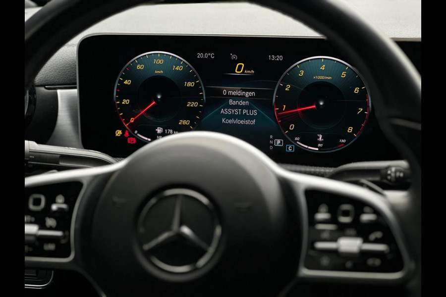 Mercedes-Benz CLA-Klasse 180 AUTOMAAT business solution, digitaal cocpit , nieuw model, NL auto met nationale auto pas