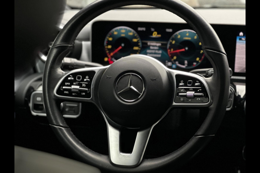 Mercedes-Benz CLA-Klasse 180 AUTOMAAT business solution, digitaal cocpit , nieuw model, NL auto met nationale auto pas