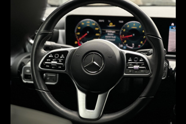 Mercedes-Benz CLA-Klasse 180 AUTOMAAT business solution, digitaal cocpit , nieuw model, NL auto met nationale auto pas