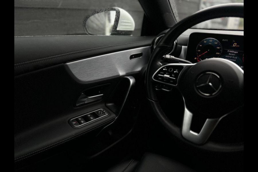 Mercedes-Benz CLA-Klasse 180 AUTOMAAT business solution, digitaal cocpit , nieuw model, NL auto met nationale auto pas