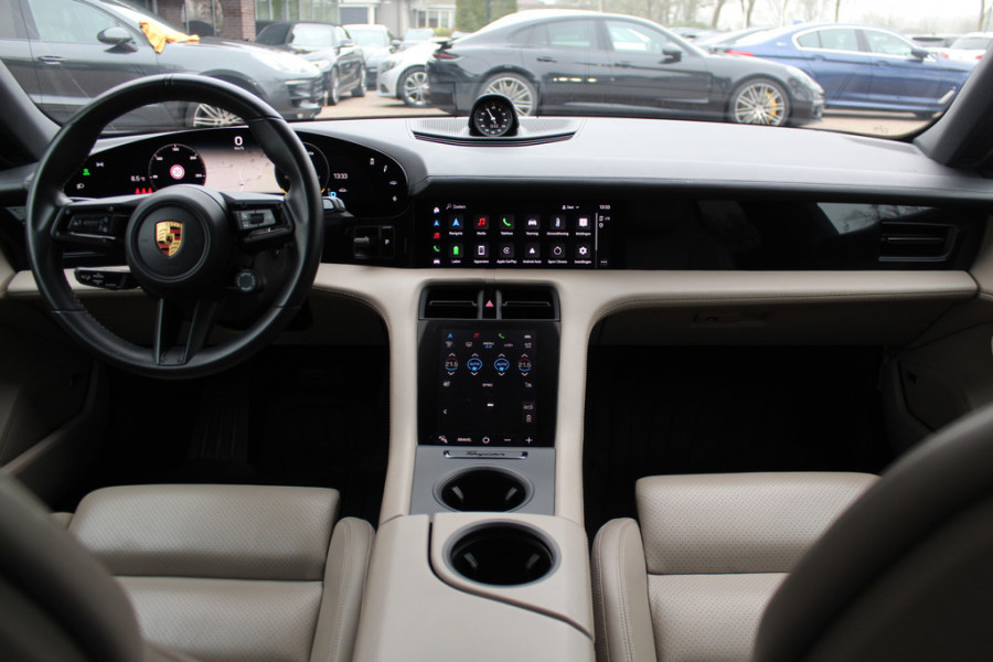 Porsche Taycan 4S Performance 84 kWh / SoH 90% / Panoramadak / Camera / Luchtvering / Achterasbesturing / 20'' / Bose / Sportchrono / ACC / Stuurverwarming / Warmtepomp / DAB / Stoelverwarming