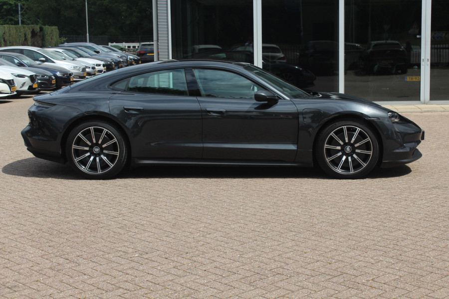 Porsche Taycan 4S Performance 84 kWh / SoH 90% / Panoramadak / Camera / Luchtvering / Achterasbesturing / 20'' / Bose / Sportchrono / ACC / Stuurverwarming / Warmtepomp / DAB / Stoelverwarming