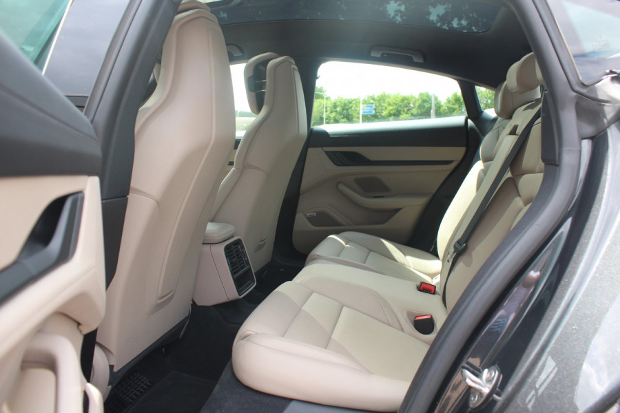 Porsche Taycan 4S Performance 84 kWh / SoH 90% / Panoramadak / Camera / Luchtvering / Achterasbesturing / 20'' / Bose / Sportchrono / ACC / Stuurverwarming / Warmtepomp / DAB / Stoelverwarming