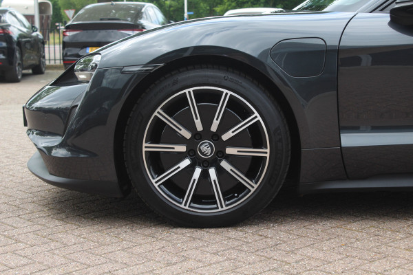 Porsche Taycan 4S Performance 84 kWh / SoH 90% / Panoramadak / Camera / Luchtvering / Achterasbesturing / 20'' / Bose / Sportchrono / ACC / Stuurverwarming / Warmtepomp / DAB / Stoelverwarming