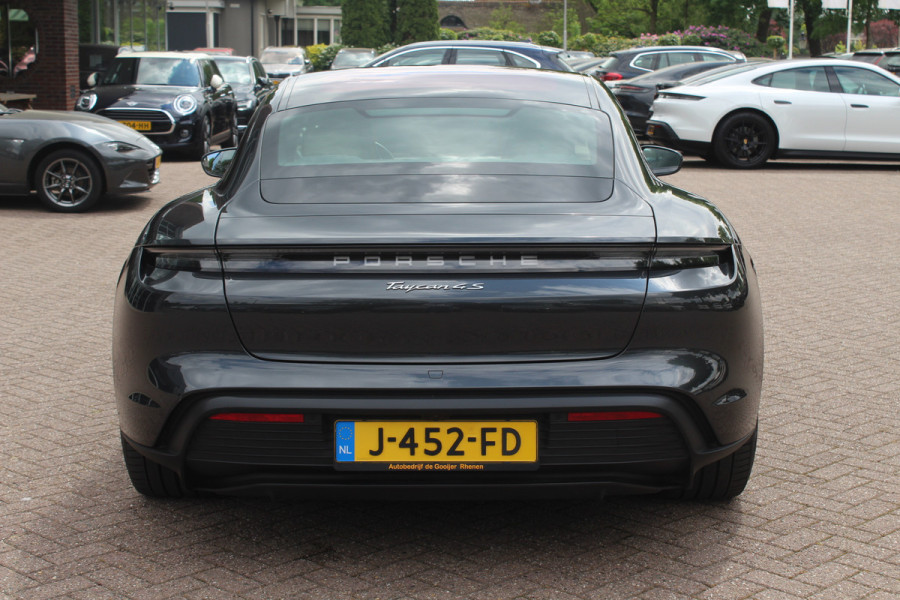 Porsche Taycan 4S Performance 84 kWh / SoH 90% / Panoramadak / Camera / Luchtvering / Achterasbesturing / 20'' / Bose / Sportchrono / ACC / Stuurverwarming / Warmtepomp / DAB / Stoelverwarming