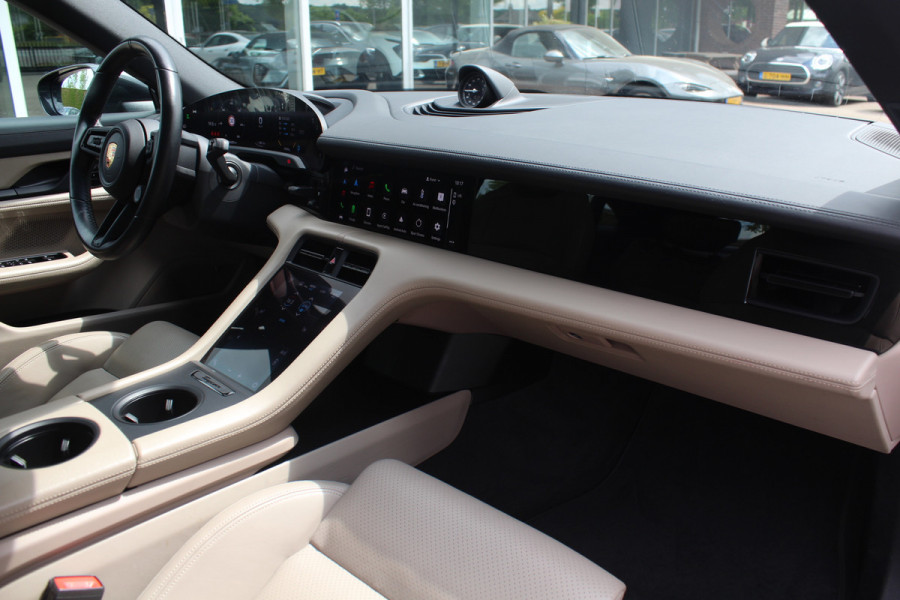 Porsche Taycan 4S Performance 84 kWh / SoH 90% / Panoramadak / Camera / Luchtvering / Achterasbesturing / 20'' / Bose / Sportchrono / ACC / Stuurverwarming / Warmtepomp / DAB / Stoelverwarming