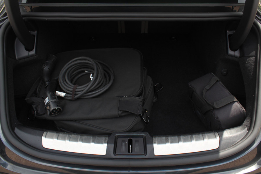 Porsche Taycan 4S Performance 84 kWh / SoH 90% / Panoramadak / Camera / Luchtvering / Achterasbesturing / 20'' / Bose / Sportchrono / ACC / Stuurverwarming / Warmtepomp / DAB / Stoelverwarming