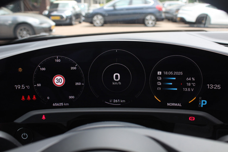 Porsche Taycan 4S Performance 84 kWh / SoH 90% / Panoramadak / Camera / Luchtvering / Achterasbesturing / 20'' / Bose / Sportchrono / ACC / Stuurverwarming / Warmtepomp / DAB / Stoelverwarming
