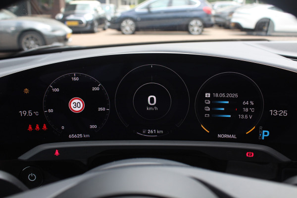 Porsche Taycan 4S Performance 84 kWh / SoH 90% / Panoramadak / Camera / Luchtvering / Achterasbesturing / 20'' / Bose / Sportchrono / ACC / Stuurverwarming / Warmtepomp / DAB / Stoelverwarming