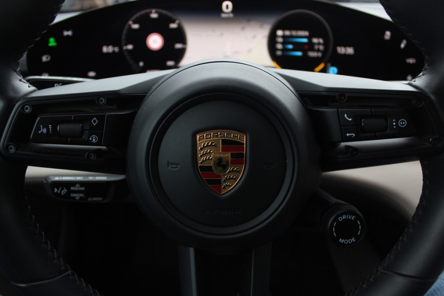 Porsche Taycan 4S Performance 84 kWh / SoH 90% / Panoramadak / Camera / Luchtvering / Achterasbesturing / 20'' / Bose / Sportchrono / ACC / Stuurverwarming / Warmtepomp / DAB / Stoelverwarming