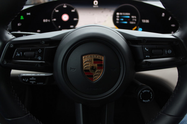 Porsche Taycan 4S Performance 84 kWh / SoH 90% / Panoramadak / Camera / Luchtvering / Achterasbesturing / 20'' / Bose / Sportchrono / ACC / Stuurverwarming / Warmtepomp / DAB / Stoelverwarming