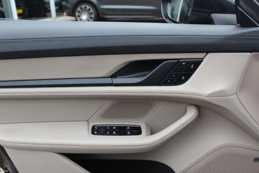 Porsche Taycan 4S Performance 84 kWh / SoH 90% / Panoramadak / Camera / Luchtvering / Achterasbesturing / 20'' / Bose / Sportchrono / ACC / Stuurverwarming / Warmtepomp / DAB / Stoelverwarming
