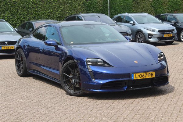 Porsche Taycan 4S Performance 84 kWh / Panoramadak / Camera / Passengerdisplay / 20'' / Luchtvering / Sportdesign / Sportchrono / Keyless / Stuurverwarming / Bose / ACC / Dodehoek / Stoelverwarming / Warmtepomp